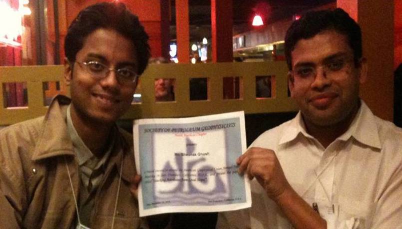 Priyank Jaiswal presenting SPGNA 2010 scholarship to a student from India (Shaunak Ghosh) to attend/present paper at AGU-2010